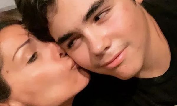 Ο Γιώργος Νικολαΐδης έφτιαξε μελομακάρονα κι η Δέσποινά Βανδή σχολίασε επικά