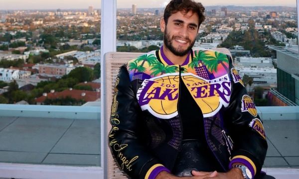 Μετά την επιτυχία του «Αχ καρδιά και εγώ», ο Μάριος Καπότσης γράφει στίχους και για τον Πλούταρχο