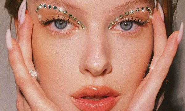 6 εντυπωσιακά glitter & strass makeup looks για το χριστουγεννιάτικο ρεβεγιόν
