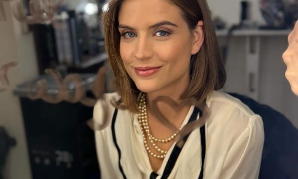 Η Δανάη Μιχαλάκη έκανε είσοδο στο TikTok με το viral χορευτικό από τα «Φιλαράκια»: Τα επικά σχόλια