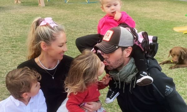 Enrique Iglesias & Anna Kournikova είναι πολύτεκνοι επισήμως: το φύλο του τέταρτου παιδί τους