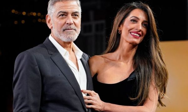 Και επίσημα Γάλλοι ο George και η Amal Clooney: Πώς το ζευγάρι απέκτησε την υπηκοότητα & μία νέα ζωή