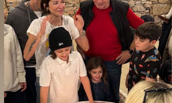 Σοφία Καρβέλα: Τα δύο πάρτι για τα 10α γενέθλια του γιου της Νέστορα & η αφιέρωση της γιαγιάς Βίσση