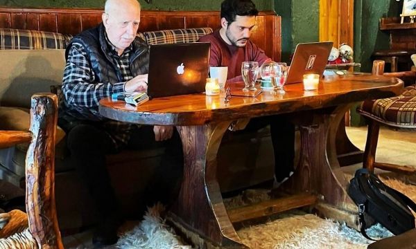 Η επιστροφή του Φοίβου Παπαδάκη στο Instagram έγινε με ένα «ευχαριστώ» για τον πατέρα του