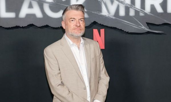 Το Black Mirror επιστρέφει και ο Charlie Brooker υπόσχεται την πιο «Black» εκδοχή του μέχρι σήμερα