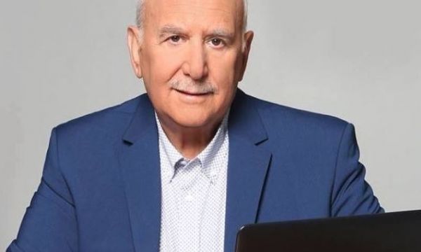 Χωρίς σεβασμό, χωρίς ντροπή στη μνήμη του Γιώργου Παπαδάκη: Από το ιατρικό απόρρητο στη διαφήμιση ΑΙ