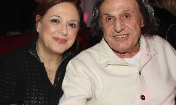 Ελένη Ράντου: Η σπάνια έξοδος με την κόρη και τον σύντροφό της απέδειξαν ξανά πόσο «cool» είναι