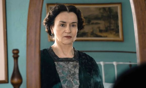 Η μοιραία νύχτα στον επίλογο της Μεγάλης Χίμαιρας ανήκει στην Καραμπέτη: Ο σπαραγμός και το τέλος