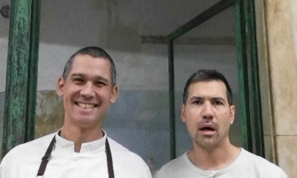 Σωτήρης και Κοσμάς Κοντιζάς είναι αχώριστα αδέλφια στη δουλειά: Η φωτογραφία πριν & 38 χρόνια μετά