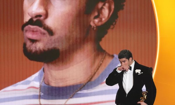 Grammys 2026: Η ιστορική νίκη του Bad Bunny- Το Wildflower της Eilish είναι το τραγούδι της χρονιάς