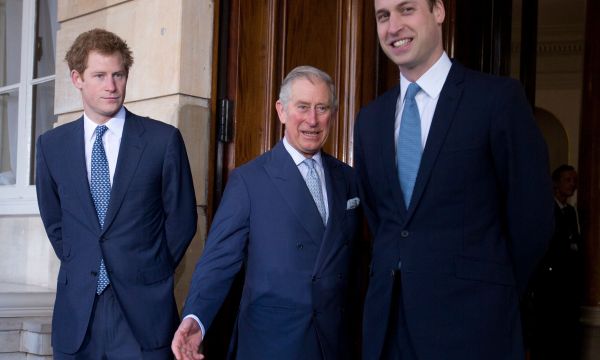 Ο Βασιλιάς Κάρολος προσπαθεί να συμφιλιωθεί με τους Harry- Meghan αλλά ο Πρίγκιπας William αντιδρά