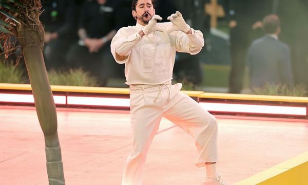 Ο Bad Bunny μετέτρεψε το ημίχρονο του Super Bowl σε πάρτι: η Lady Gaga & το μήνυμα κόντρα στο μίσος