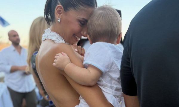 Στο νέο βίντεο της Νίκα το πιο τρυφερό πλάνο ήταν αυτό του Αργυρού Jr να φιλάει την κοιλίτσα της