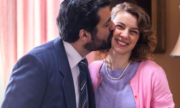 Οι ζωές όλων αλλάζουν Στο Σπίτι Δίπλα στο Ποτάμι με έναν εκβιασμό, έναν γάμο & μία διπλή εγκυμοσύνη