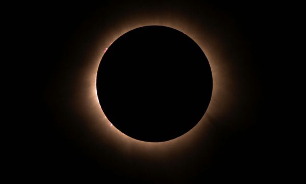 Η Ηλιακή Έκλειψη στον Υδροχόο φέρνει το κοσμικό reset που περιμέναμε: Οι προβλέψεις για τα 12 ζώδια