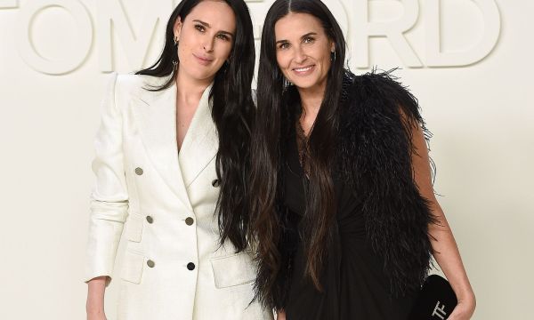 «Δουλεύω για την κόρη μου» H Rumer Willis λέει ότι δεν παίρνει χρήματα από τους διάσημους γονείς της