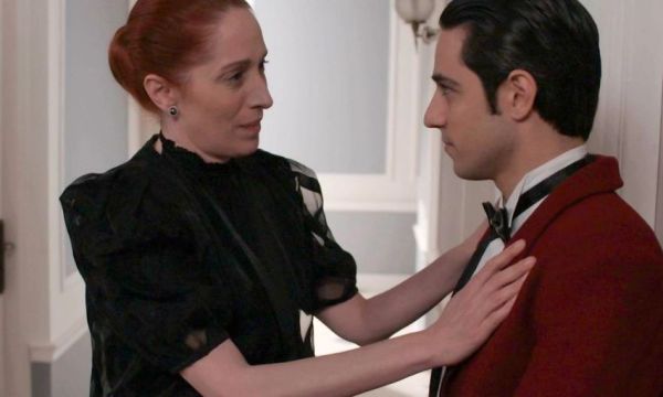 Η εκτέλεση ενός αθώου στο Grand Hotel: Πώς στήθηκε η πλεκτάνη και ο θρήνος της μαμάς Κόρας Καρβούνη