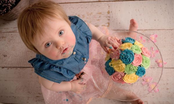 Όταν το παιδί καθυστερεί να μιλήσει ή να περπατήσει: Πότε να ανησυχήσεις και πώς να το βοηθήσεις