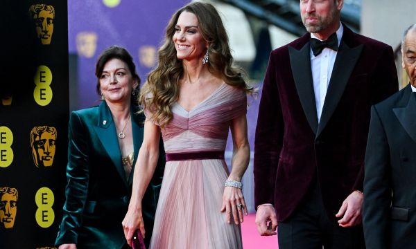 Επέστρεψε η Kate Middleton στα BAFTA Awards 2026: Τα red carpet looks που ξεχώρισαν