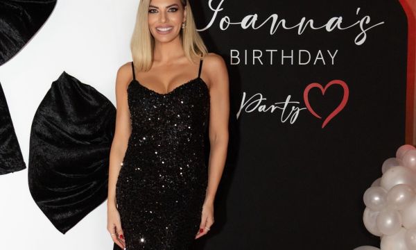 Η Ιωάννα Μαλέσκου γιόρτασε τα γενέθλιά της με ένα ρομαντικό πάρτυ & την οικογένεια της