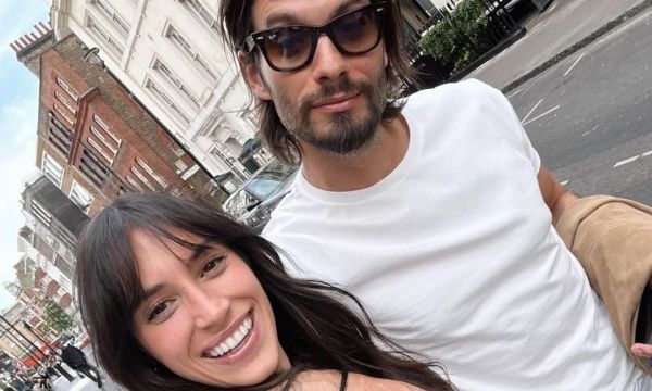 Η τρυφερή εξομολόγηση του Καράβα στη σύζυγό του με αφορμή τα γενέθλιά της και τα πλάνα από Μαλδίβες