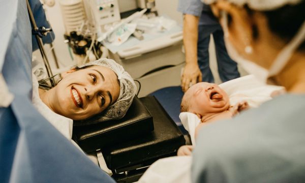 7 μύθοι για την παρένθετη μητρότητα που ήρθε η ώρα να καταρρίψεις