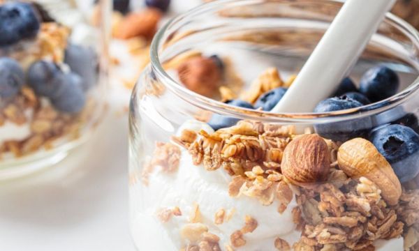 Πάνω από 20 σνακ πλούσια σε πρωτεΐνη που σε βοηθούν να αδυνατίσεις  χωρίς να πεινάς