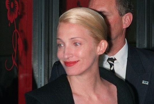 Ποια αλλαγή στα μαλλιά της ήθελε να κάνει η Carolyn Bessette-Kennedy πριν τον θρυλικό γάμο της