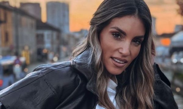 Trend Alert: Η Αθηνά Οικονομάκου έκανε lip gloss nails και από εμάς είναι «ναι»