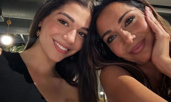 Η Βανδή δεν «χαλάει χατίρι» και μαζί με την Μελίνα μας δείχνει το σαλόνι του νέου της σπιτιού