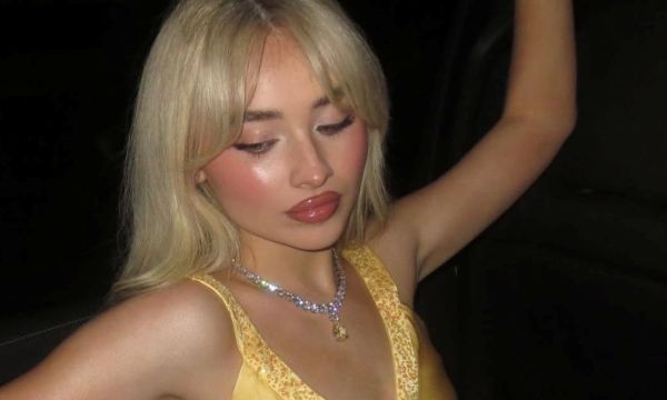 4 stick ρουζ κάτω των 25 ευρώ, για μακιγιάζ on-the-go