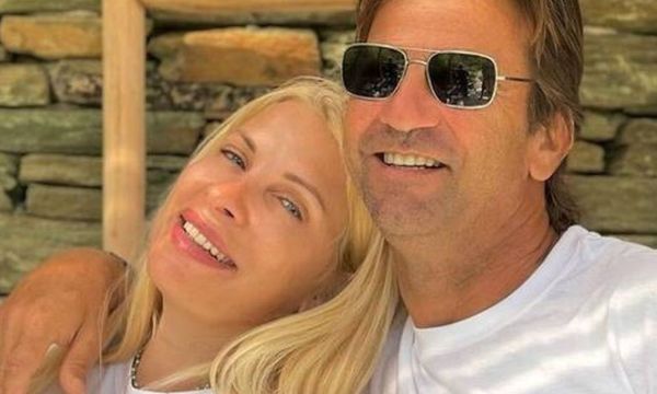 H Ελένη Μενεγάκη διαψεύδει την κρίση στον γάμο της: «Απολύτως ψευδή & ανυπόστατα τα δημοσιεύματα»