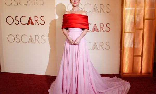 Oscars 2026: Η Jessie Buckley & οι υπόλοιπες fashion εμφανίσεις που ξεχωρίσαμε από το κόκκινο χαλί