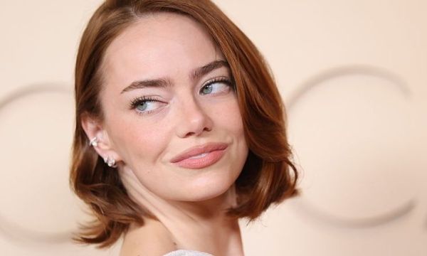 Oscars 2026: Όλα τα beauty looks απευθείας από το κόκκινο χαλί