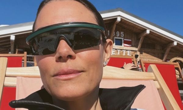 Η Βίκυ Καγιά μοιράζεται μαζί μας τα δύο αγαπημένα της beauty προϊόντα για ένα ski trip