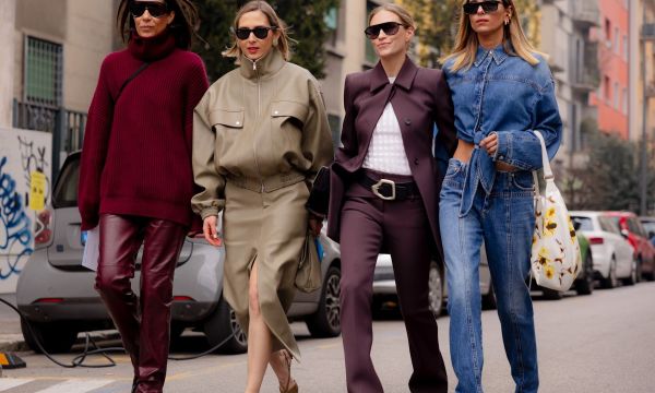 Τα καφέ skinny jeans επιστρέφουν: Οι σύγχρονοι συνδυασμοί που ορίζουν την άνοιξη 2026