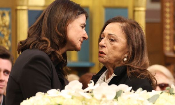 Το πάνδημο «αντίο» στη Μαρινέλλα , τα σπαραχτικά λόγια Αλεξίου - Νταλάρα για την Αρχόντισσα