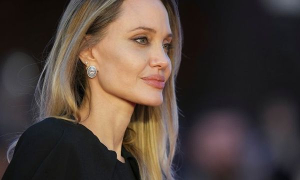 Η Angelina Jolie μας εμπνέει ξανά! Η τελευταία της εμφάνιση είναι ένα masterclass ισορροπίας