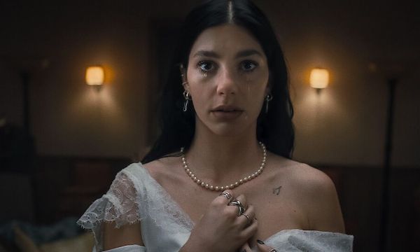 «Something Very Bad Is Going to Happen» με την Camila Morrone: είναι η horror σειρά που θες να δεις