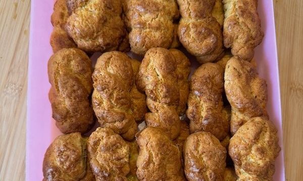 Συνταγή για κουλουράκια Λαμπριάτικα με γεύση σαν να τρως τσουρέκι