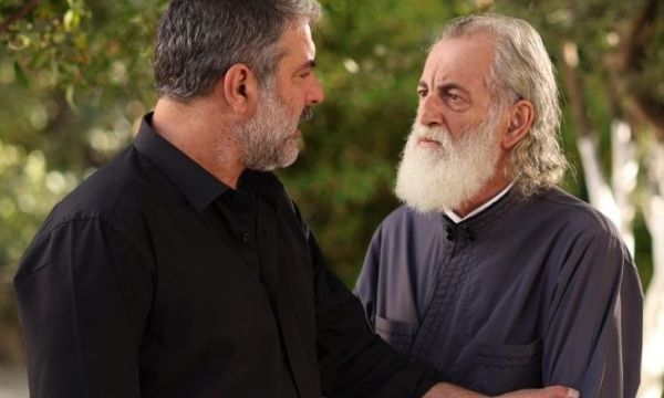 Δύο μαύρα πουκάμισα: Ένα διαφορετικός «Σασμός» στη νέα σειρά με Αεράκη, Μυριαγκό - Μπισμπίκη