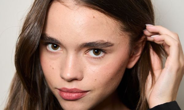 Η Gen Z ακυρώνει τη μαύρη μασκαρά; Τα συναισθήματα μας είναι ανάμεικτα