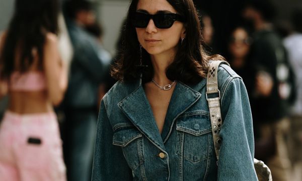 Spring denim looks: 6 τρόποι να φορέσεις τζιν μπουφάν για stylish και άνετες βόλτες