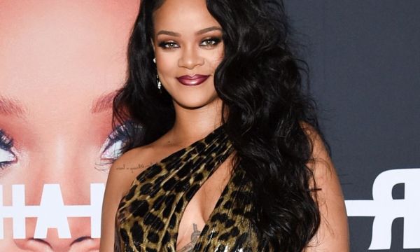 Rihanna: Το 1o εξώφυλλο με την 7 μηνών κόρη της Rocki Irish & η haute couture πάνα που ξάφνιασε