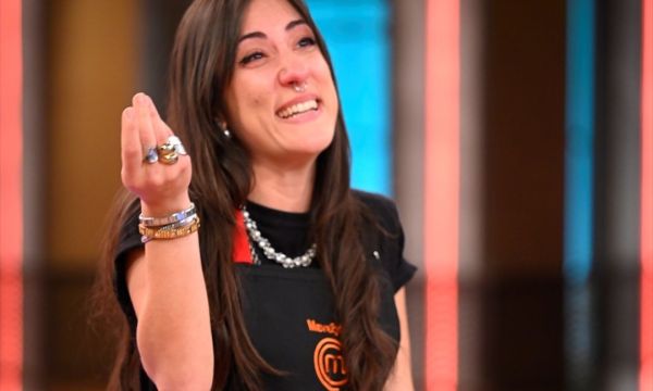 Έφυγε η terminator Μενεξιά Μαυροπούλου από το MasterChef: Tα δάκρυα του Τάσου και τα λόγια αγάπης