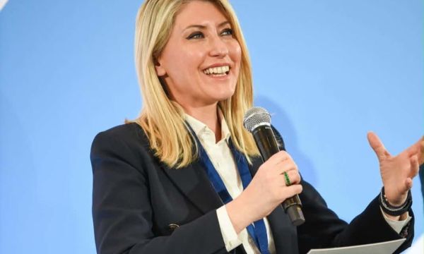 Η διαφορετική επιστροφή της Σίας Κοσιώνη στην τηλεόραση και τα σχόλια από φίλους και «ανταγωνιστές»
