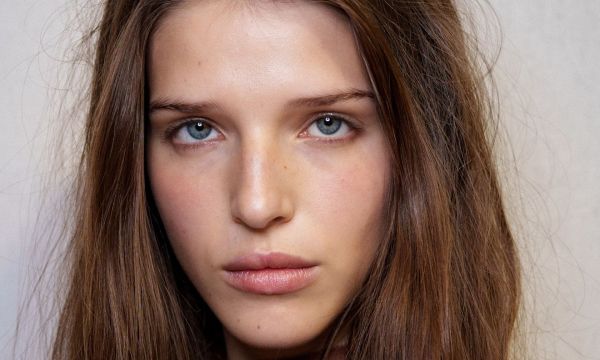 Beauty hack: Με αυτό το tip θα δείχνουν τα χείλη σου φυσικά, καλοσχηματισμένα και ζουμερά