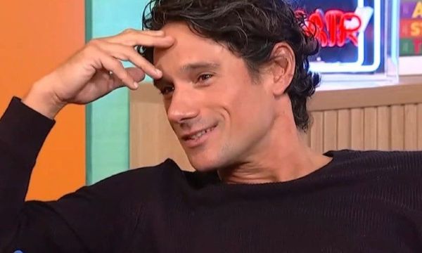 Ο Πάνος Βλάχος και όλοι οι Άλλοι: Η επιστροφή του σε νέα σειρά που θίγει το bullying στην εφηβεία