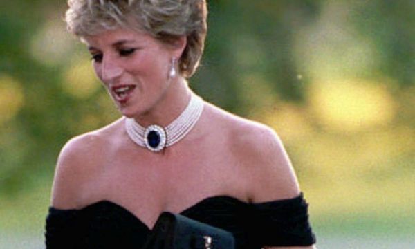 Δημοπρασία για τη θρυλική Jaguar της Diana: Πώς συνδέεται με το revenge φόρεμα της πριγκίπισσας;