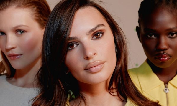 Το viral lip gloss του Tiktok γιορτάζει 10 χρόνια και γίνεται αγαπήμενο και της Emily Ratajkowski